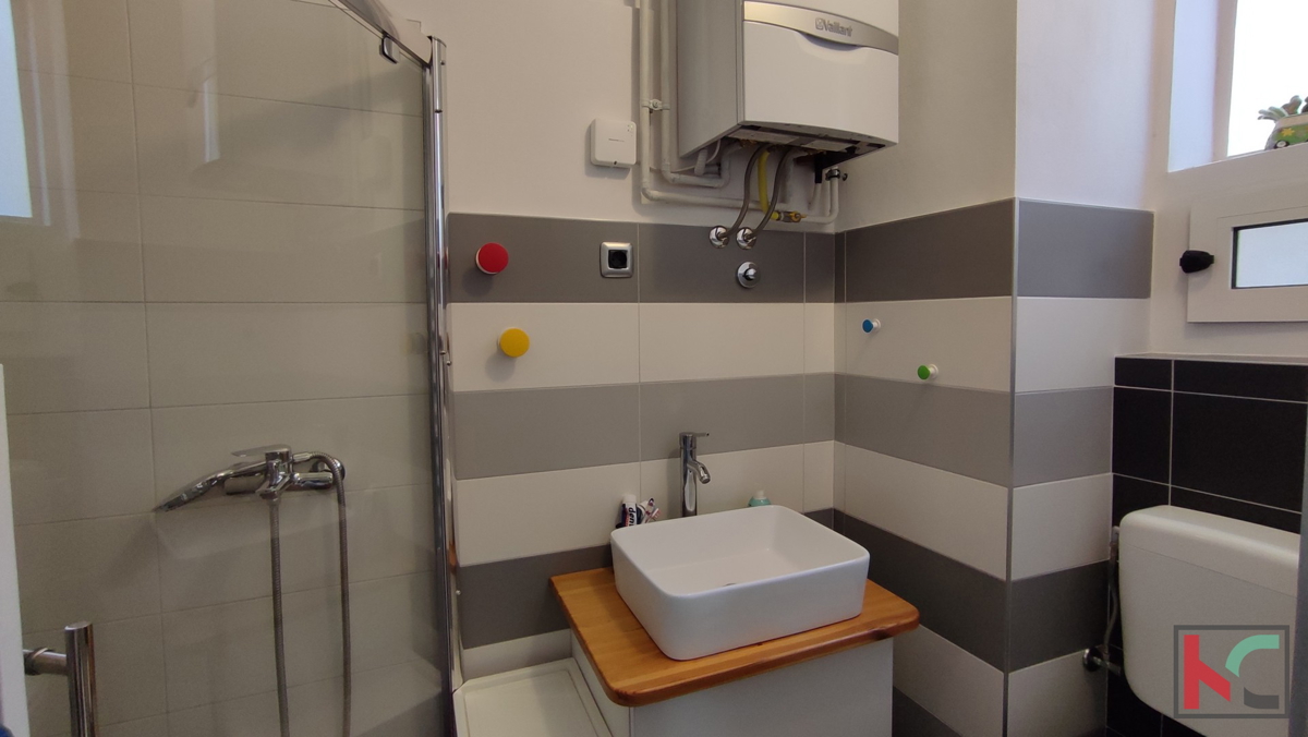 Istra, Pula, prenovljeno stanovanje 2S+DB 74,62 m2 v centru