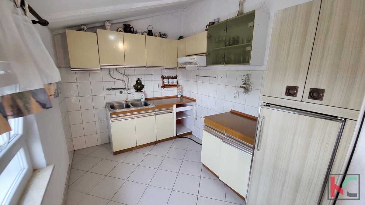Istra - Peruški, hiša na prostorni parceli 1000m2, pogled na morje # prodamo