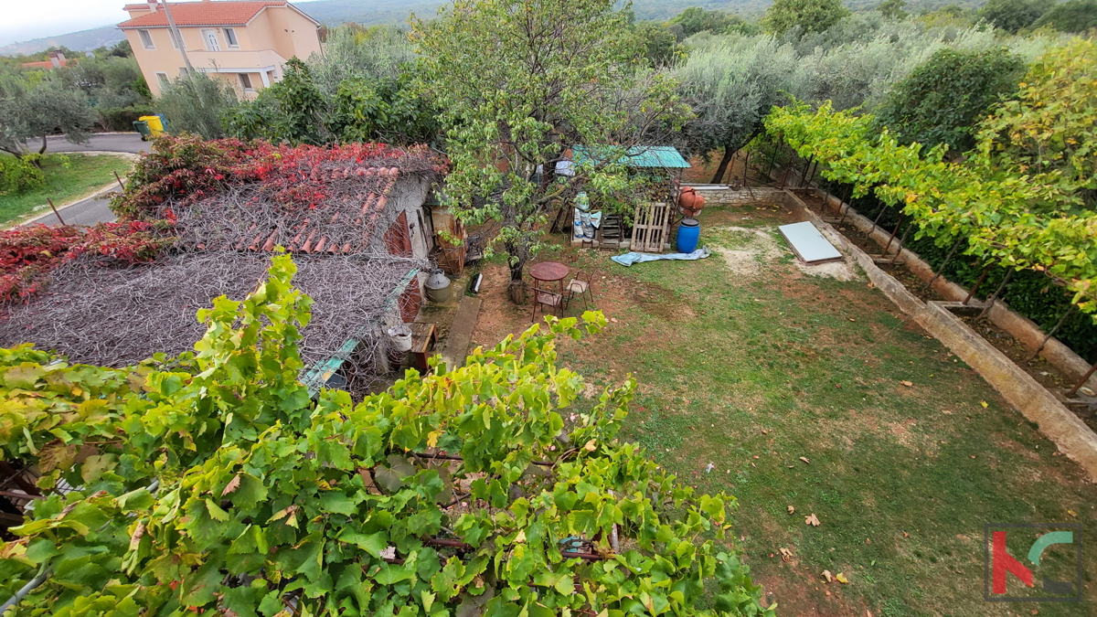 Istra - Peruški, hiša na prostorni parceli 1000m2, pogled na morje # prodamo