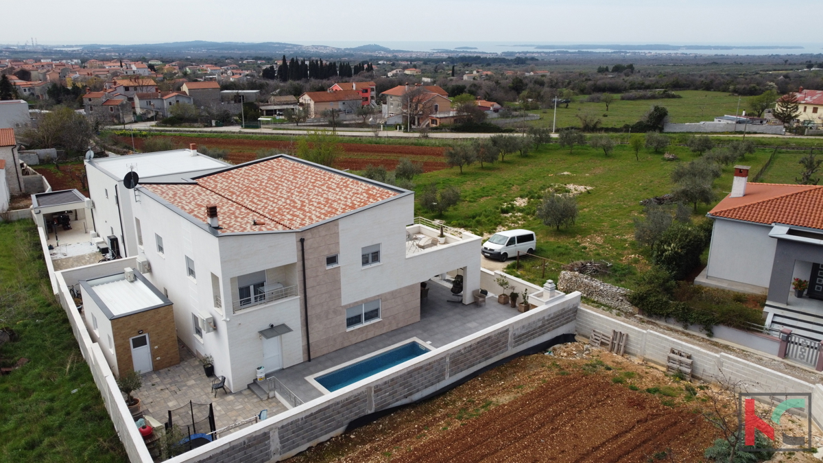Luksuzna vila z bazenom in pogledom na morje in Brione v Galižani