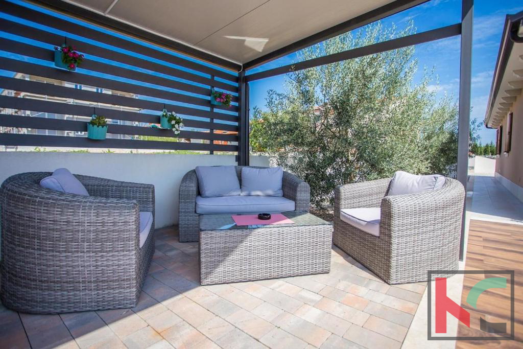 Istra, Poreč, hiša v rustikalnem interierju z bazenom in urejenim vrtom, #prodaja