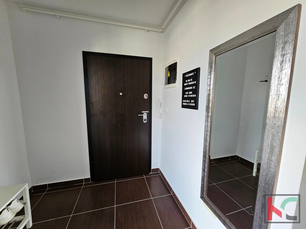 Pula, Veruda, opremljeno stanovanje 2SS+DB z udobno teraso, novejša stavba z dvigalom, pogled na morje, #prodaja