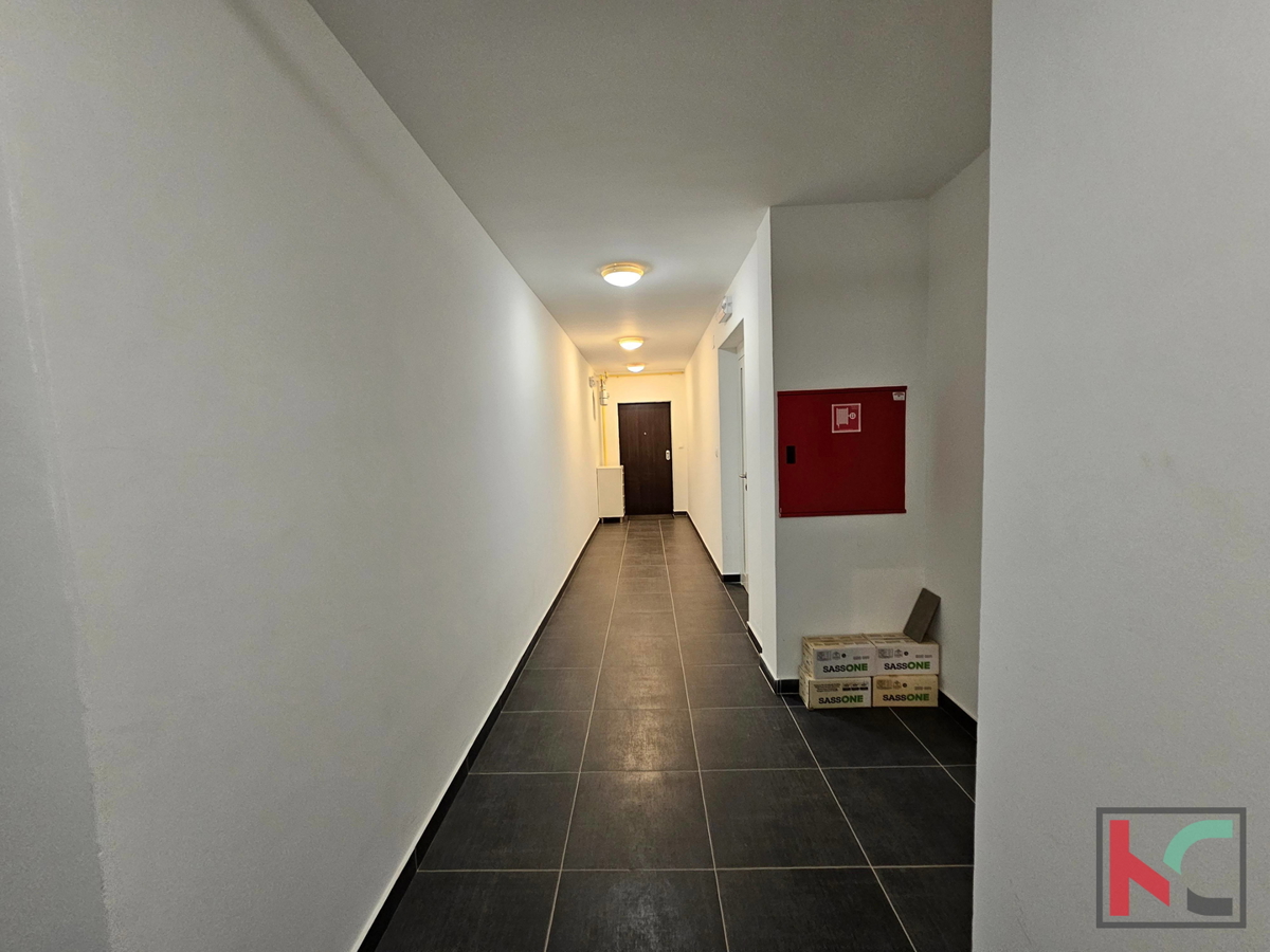 Pula, Veruda, opremljeno stanovanje 2SS+DB z udobno teraso, novejša stavba z dvigalom, pogled na morje, #prodaja