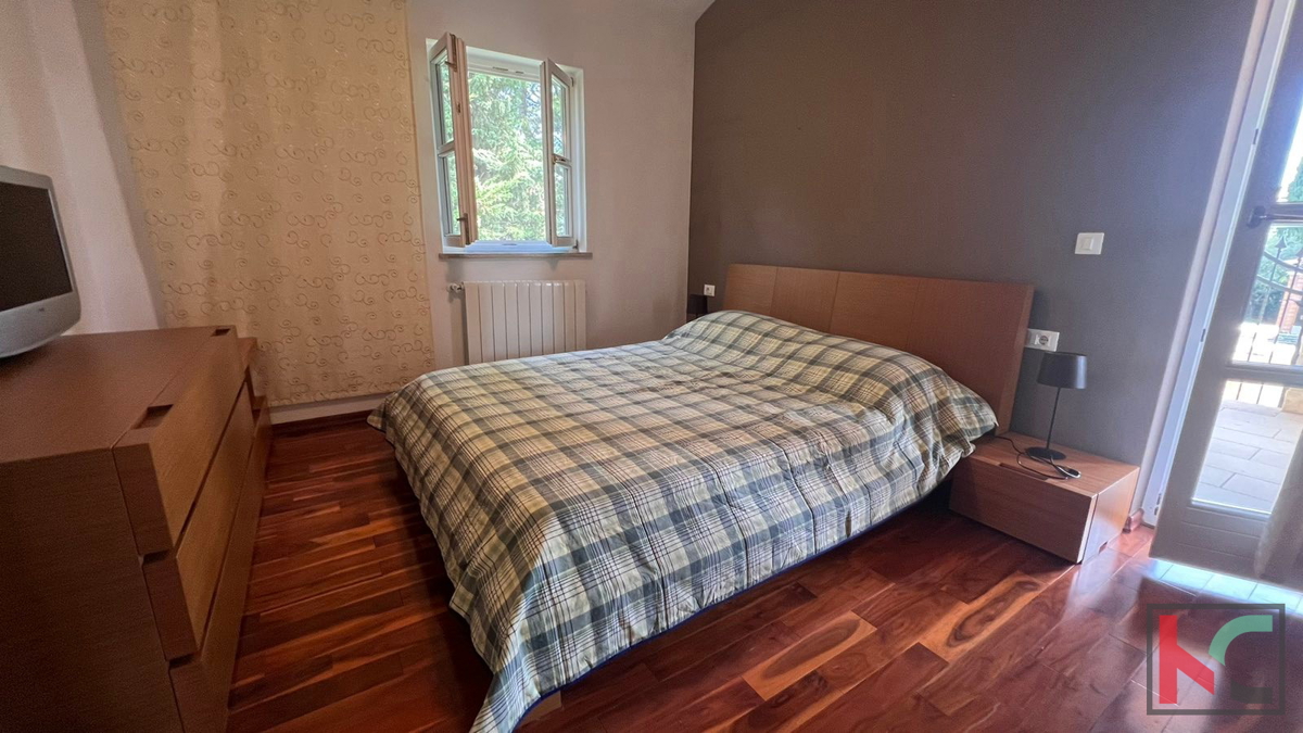 Istra, Poreč, kamnita dvoetažna vila z bazenom, 134,58 m2 #prodaja