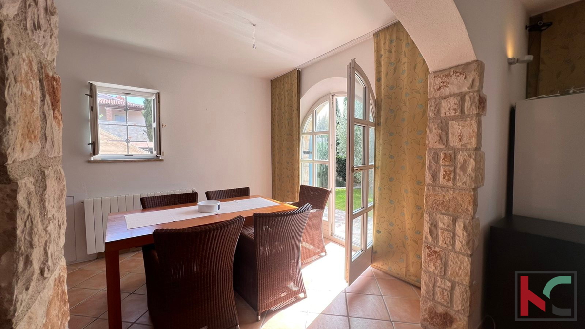 Istra, Poreč, kamnita dvoetažna vila z bazenom, 134,58 m2 #prodaja