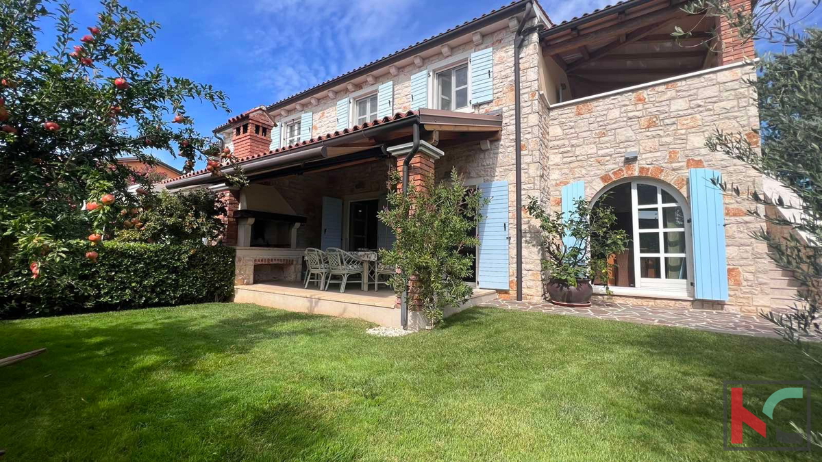 Istra, Poreč, kamnita dvoetažna vila z bazenom, 134,58 m2 #prodaja