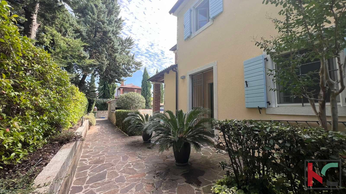 Istra, Poreč, kamnita dvoetažna vila z bazenom, 134,58 m2 #prodaja
