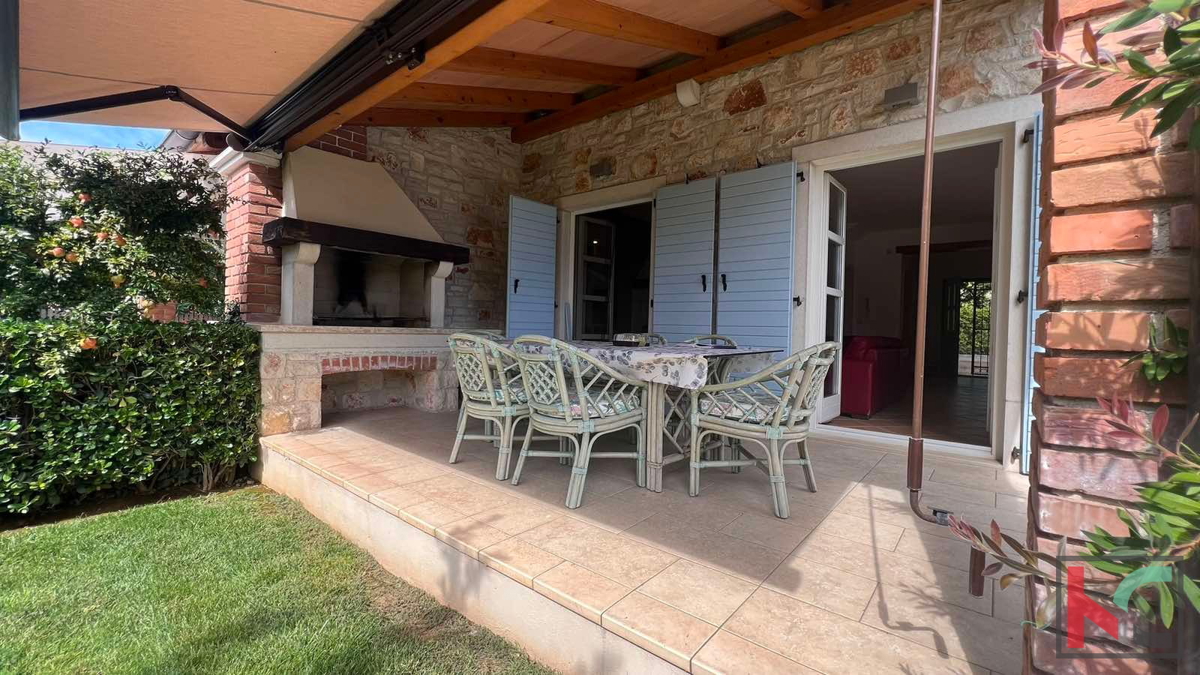 Istra, Poreč, kamnita dvoetažna vila z bazenom, 134,58 m2 #prodaja