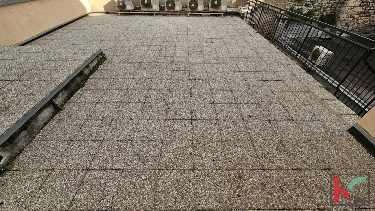 Istra, Pula, Centar, stanovanje 73,54 m2 za adaptacijo v strogem centru mesta, #prodaja