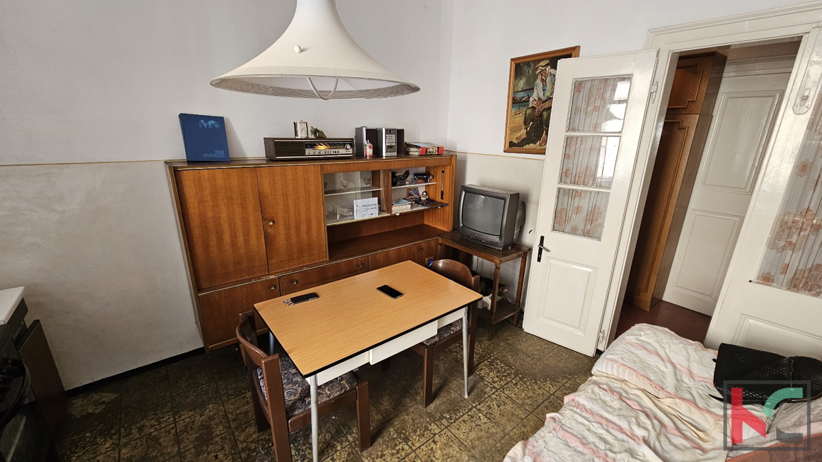 Istra, Pula, Centar, stanovanje 73,54 m2 za adaptacijo v strogem centru mesta, #prodaja