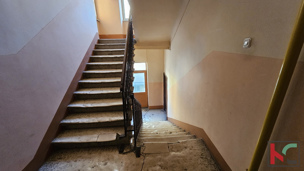 Istra, Pula, Centar, stanovanje 73,54 m2 za adaptacijo v strogem centru mesta, #prodaja