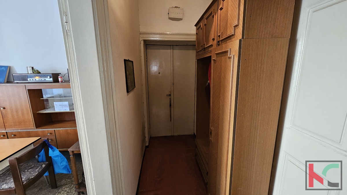Istra, Pula, Centar, stanovanje 73,54 m2 za adaptacijo v strogem centru mesta, #prodaja