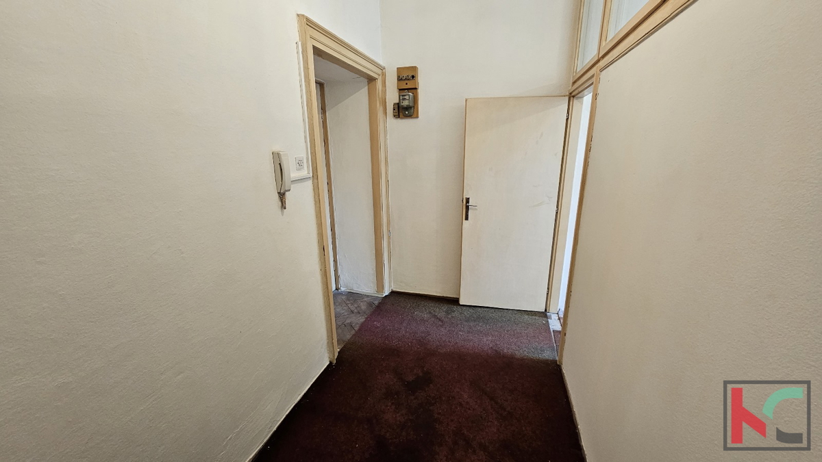 Istra, Pula, Centar, stanovanje 73,54 m2 za adaptacijo v strogem centru mesta, #prodaja