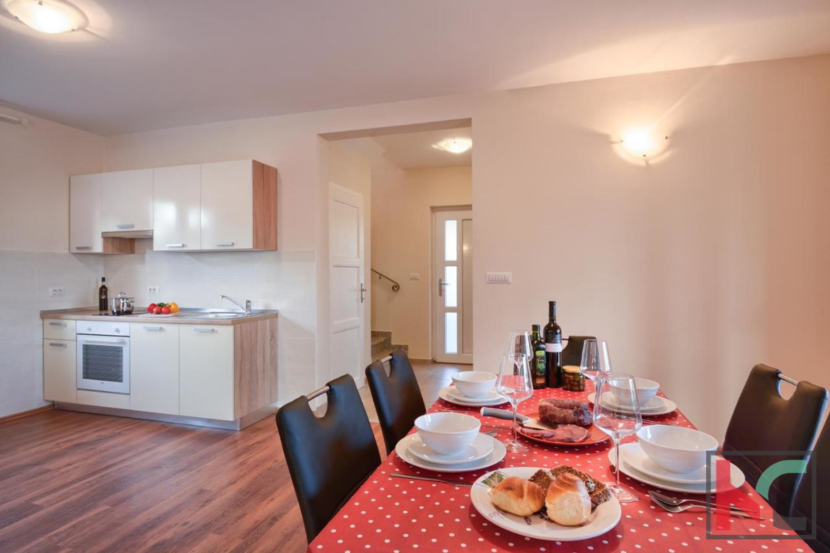 Istra, okolica Poreča, vila z bazenom 160 m2 na mirni lokaciji, #prodaja