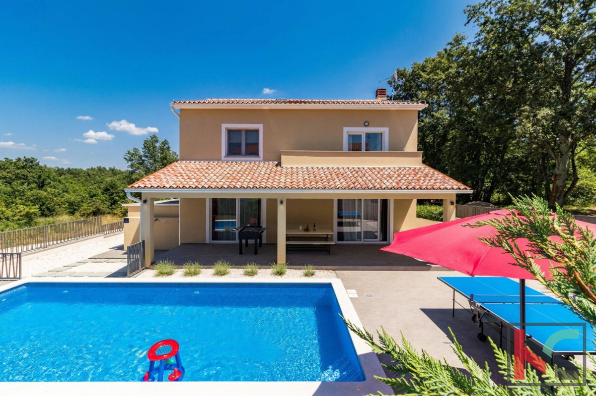 Istra, Svetvinčenat, počitniška hiša z bazenom in vrtom, mirna lokacija, #prodaja