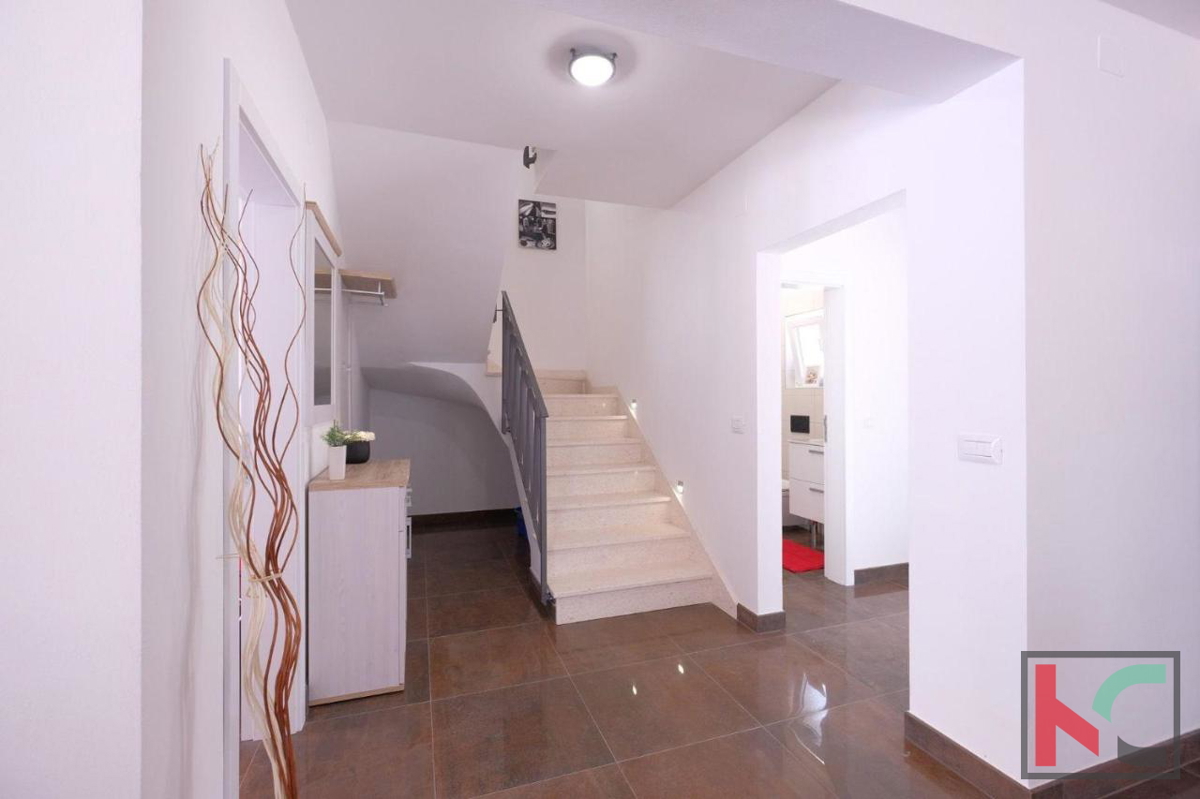 Istra, Svetvinčenat, počitniška hiša z bazenom in vrtom, mirna lokacija, #prodaja