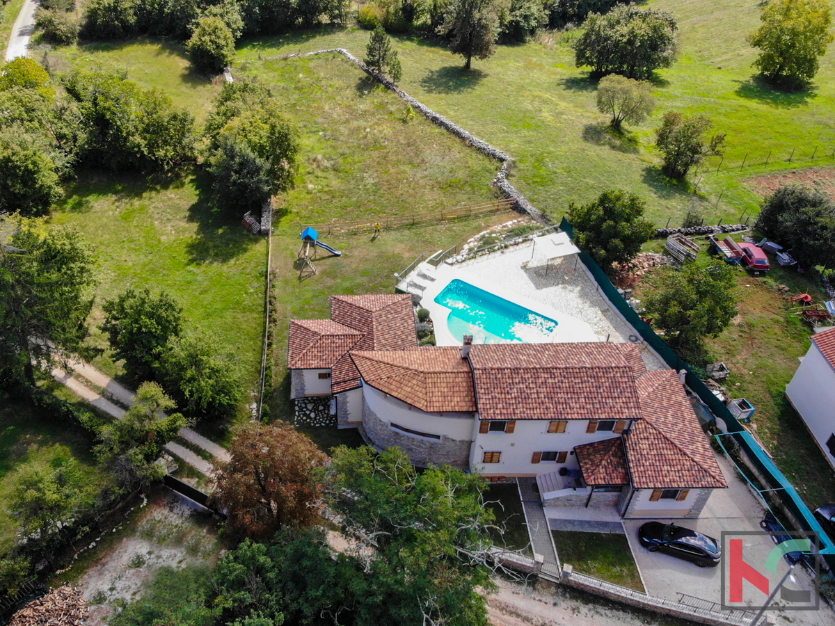 Žminj, lepa vila na samem z velikim vrtom, igriščem in bazenom na zemljišču 2350m2 #prodaja