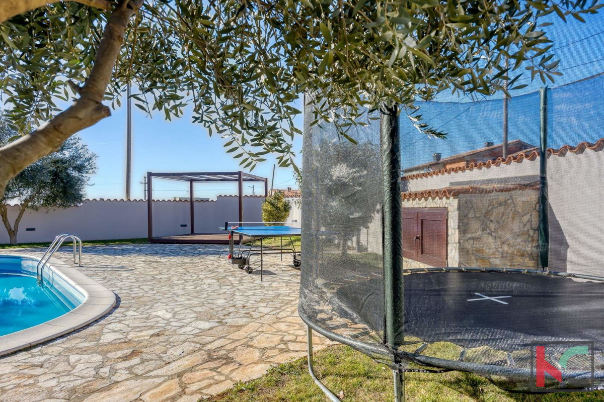 Istra, Loborika, hiša z bazenom in urejenim vrtom 745 m2, #prodaja