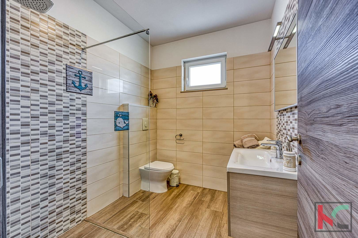 Istra, Loborika, hiša z bazenom in urejenim vrtom 745 m2, #prodaja