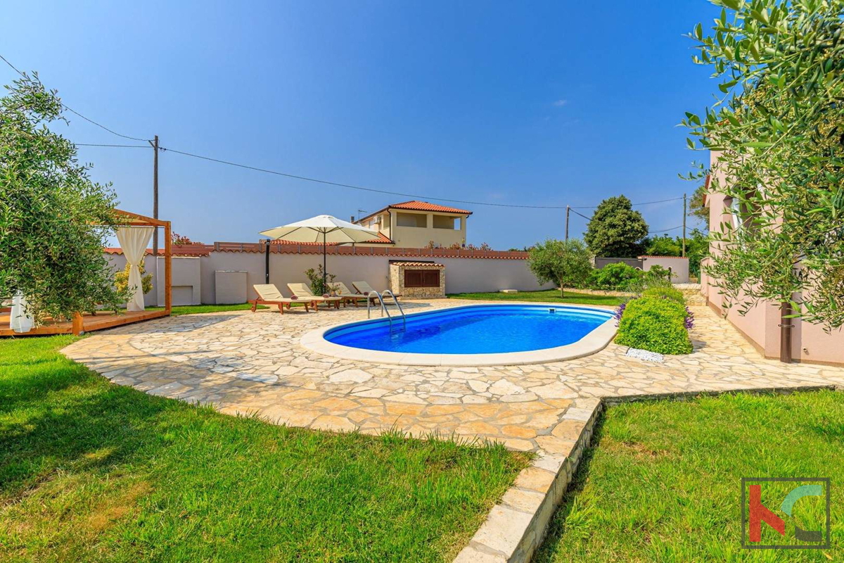 Istra, Loborika, hiša z bazenom in urejenim vrtom 745 m2, #prodaja