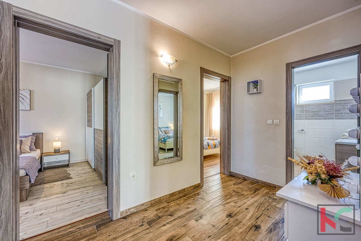 Istra, Loborika, hiša z bazenom in urejenim vrtom 745 m2, #prodaja