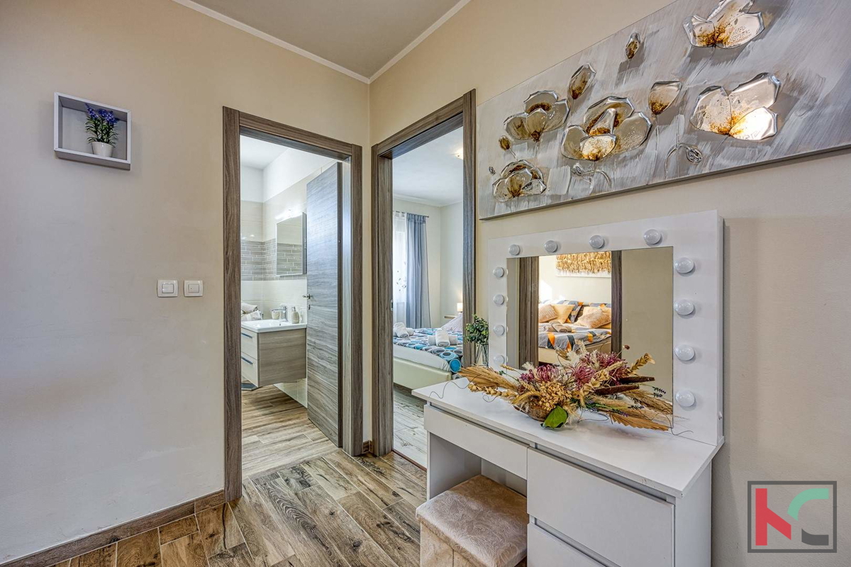 Istra, Loborika, hiša z bazenom in urejenim vrtom 745 m2, #prodaja