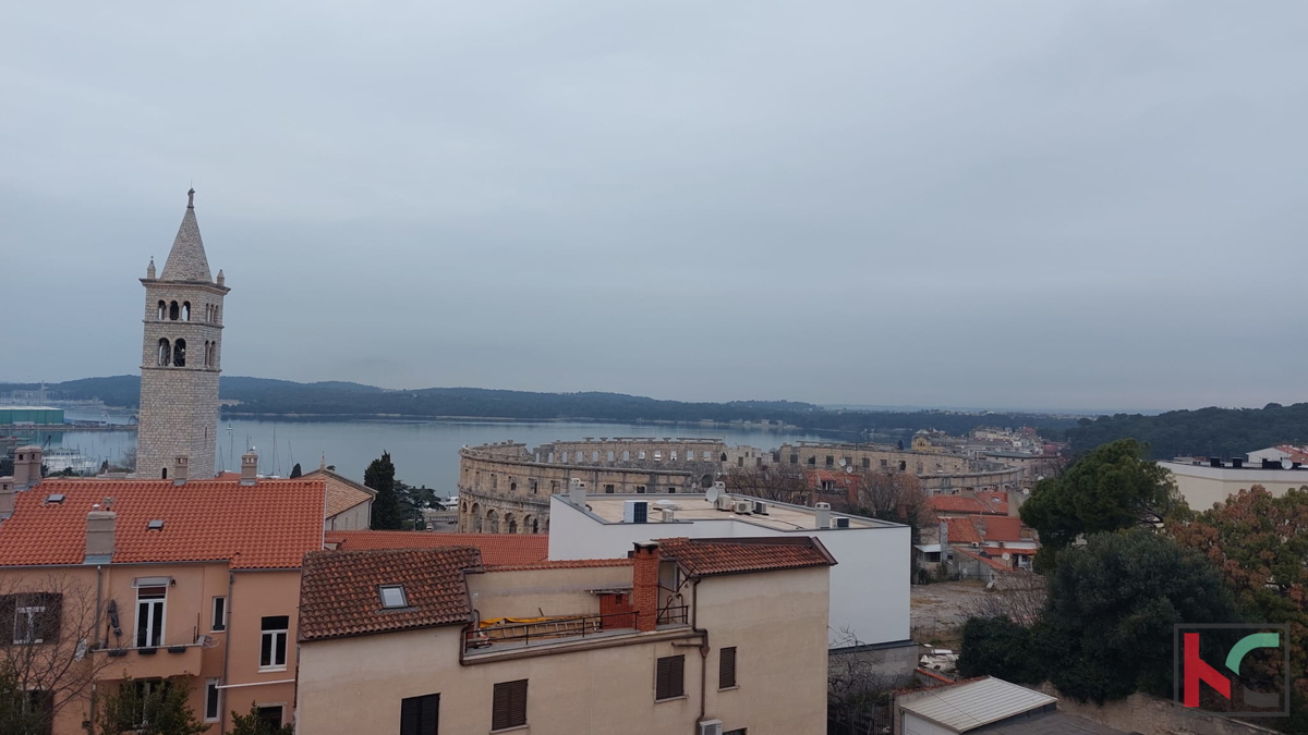 Pula, Center, apartma 54, 46 m2 s pogledom na morje in Areno, #prodamo