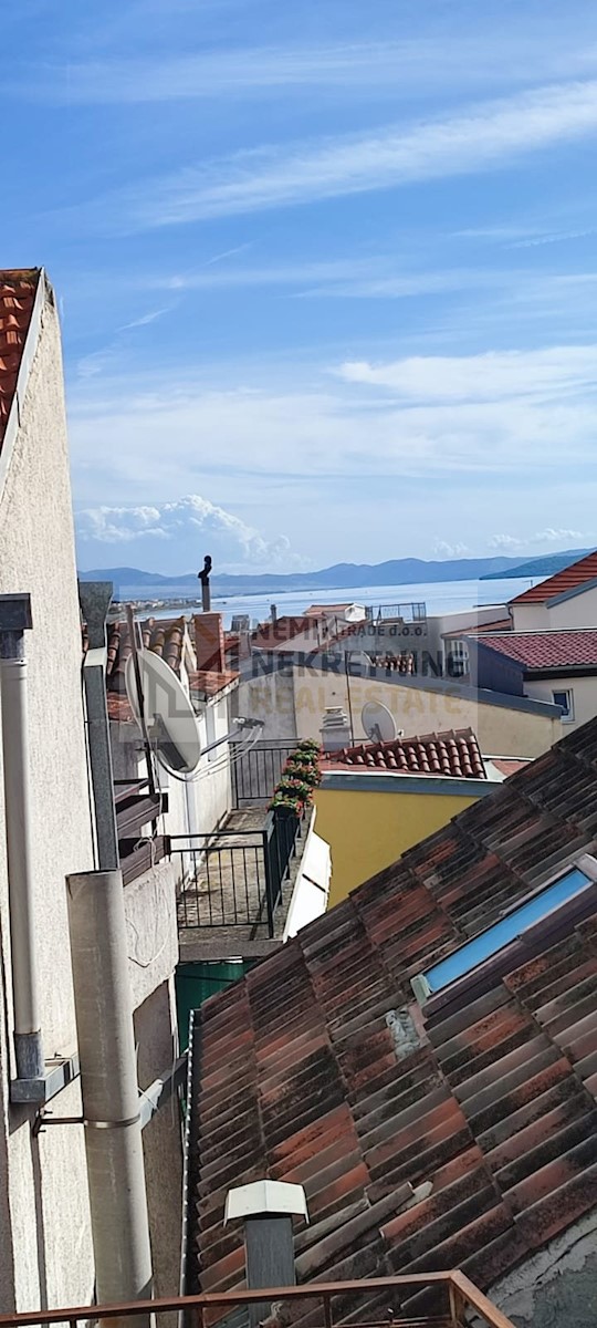 VODICE, STANOVANJE S POGLEDOM NA MORJE IN MESTO