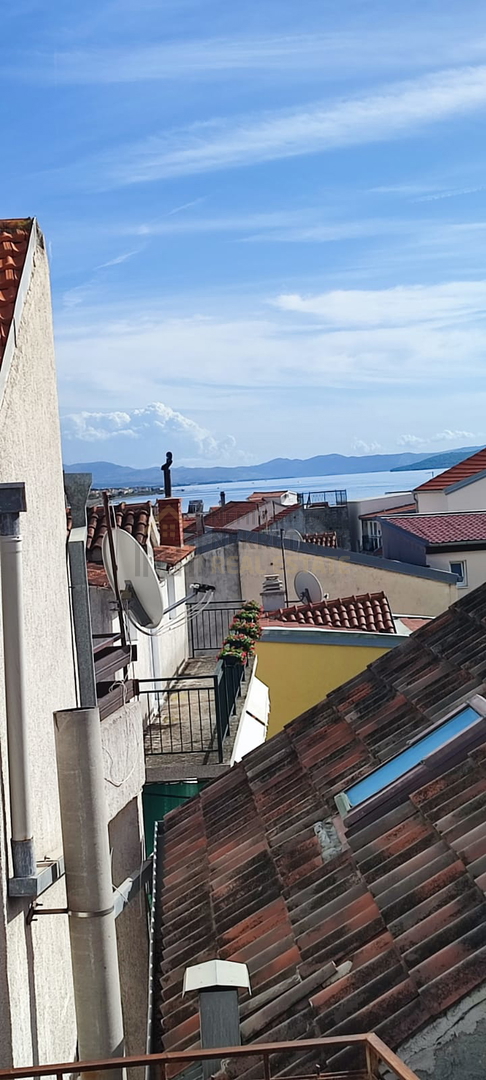 VODICE, STANOVANJE S POGLEDOM NA MORJE IN MESTO