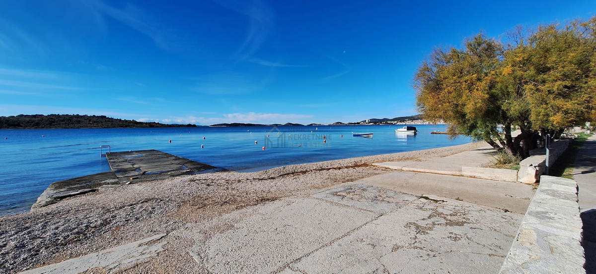 VODICE, SRIMA, STAN 100 M OD MORJA IN PLAŽE