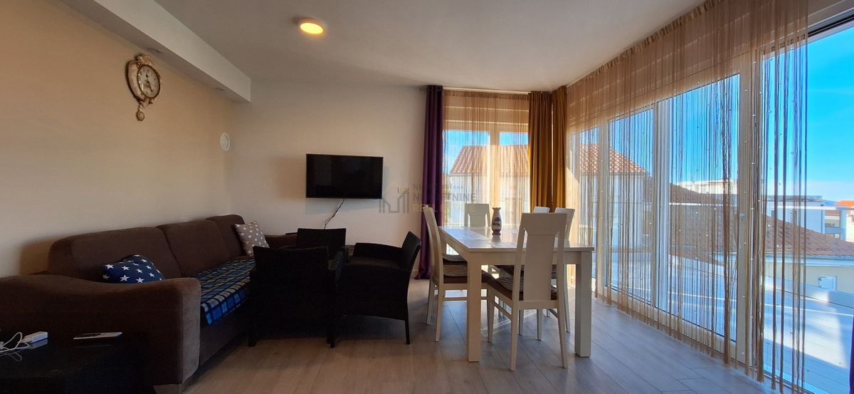 VODICE, SRIMA, STAN 100 M OD MORJA IN PLAŽE