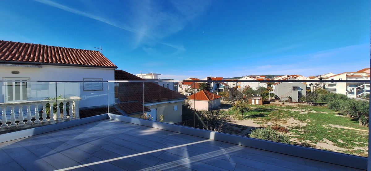 VODICE, SRIMA, STAN 100 M OD MORJA IN PLAŽE