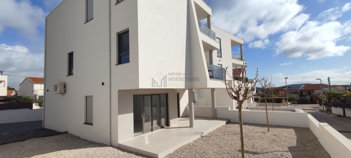 VODICE, NOVOGRADNJA, DVOSOBNO STANOVANJE V 2. NADSTROPJU, POGLED NA MORJE