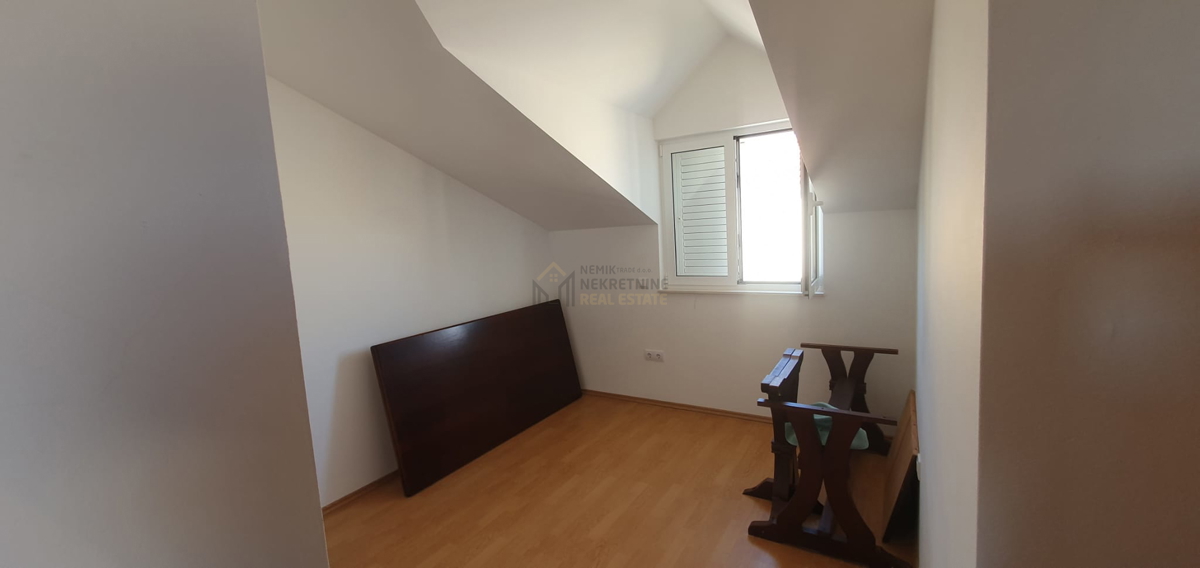 Vodice, dvosobni apartma s teraso