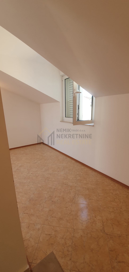 Vodice, dvosobni apartma s teraso