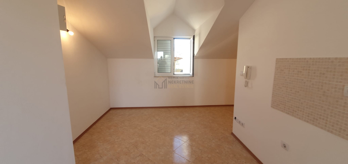 Vodice, dvosobni apartma s teraso