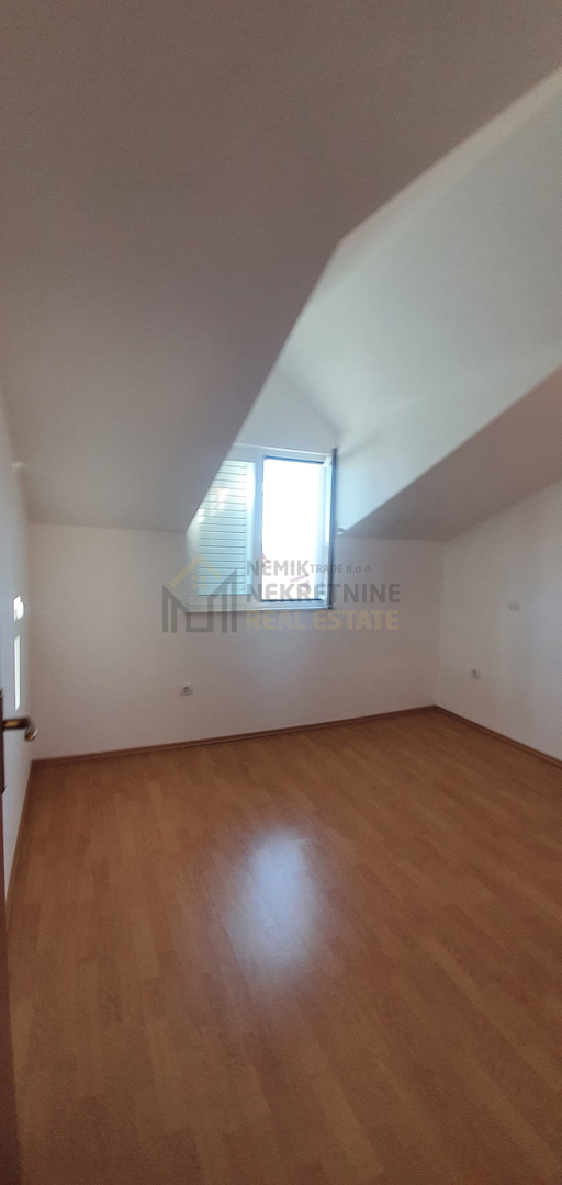 Vodice, dvosobni apartma s teraso