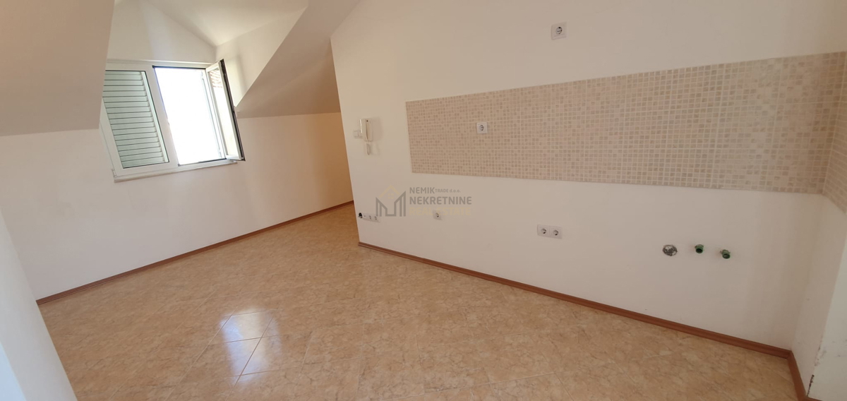 Vodice, dvosobni apartma s teraso