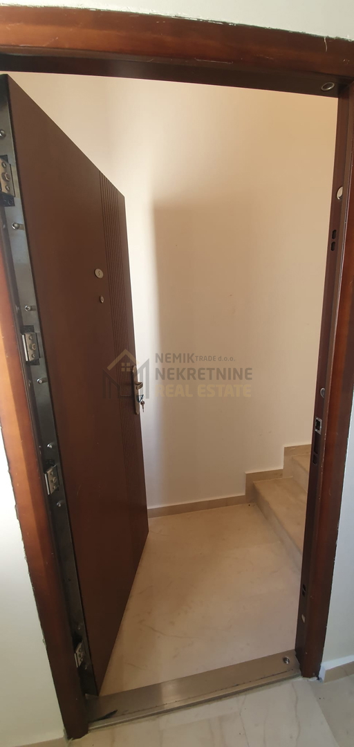 Vodice, dvosobni apartma s teraso