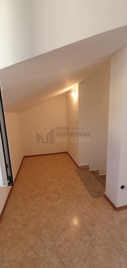 Vodice, dvosobni apartma s teraso