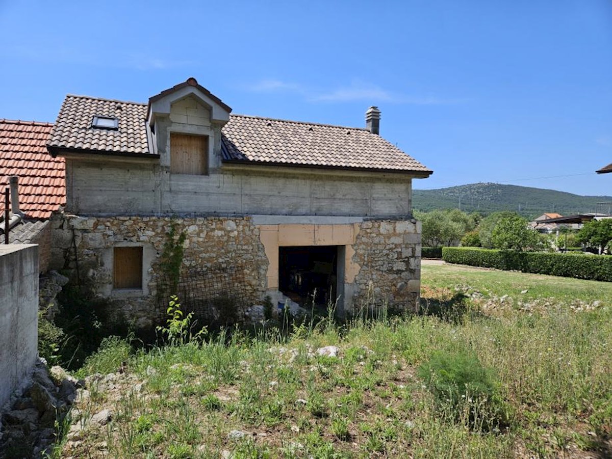 Predivna stara kama kuća