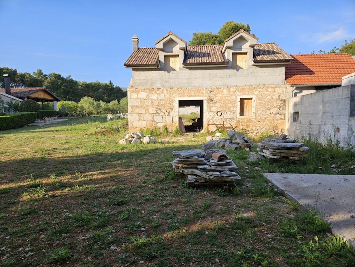 Predivna stara kama kuća