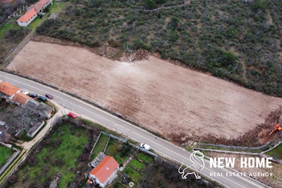 Prodaja zemljišča v zaledju Primoštena