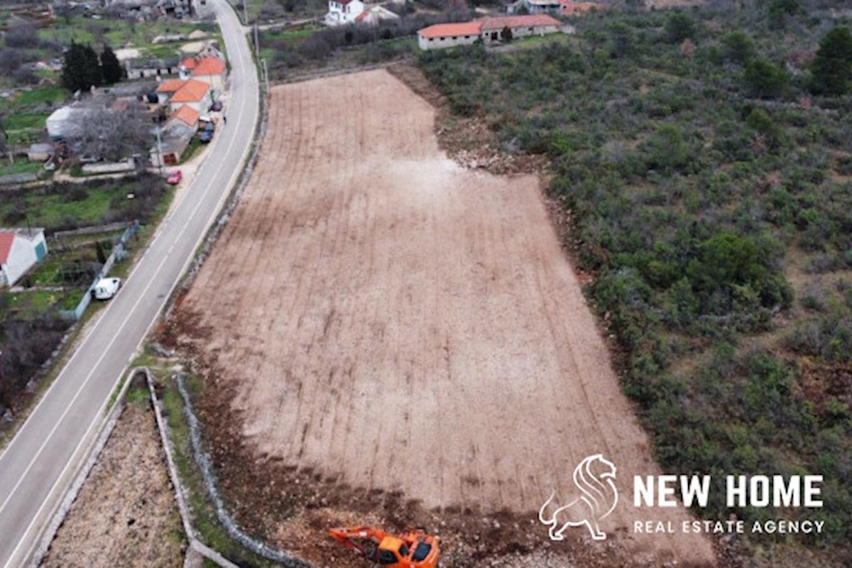 Prodaja zemljišča v zaledju Primoštena