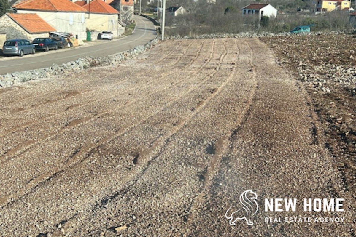 Prodaja zemljišča v zaledju Primoštena