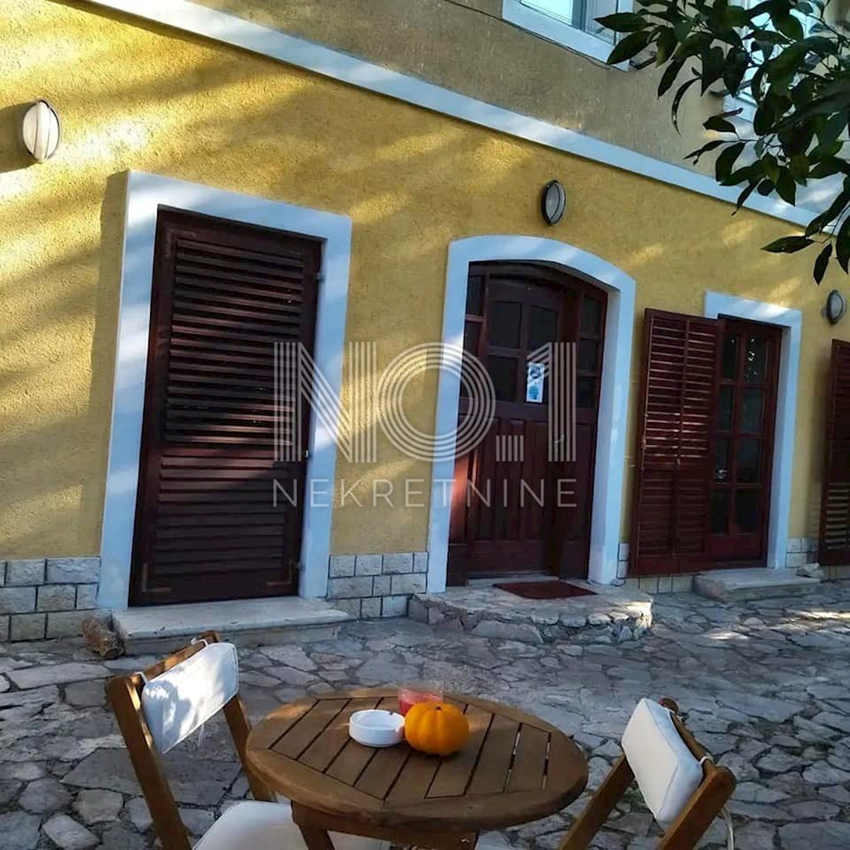 Podmurvice/Mlaka - prodamo etažo v centru mesta