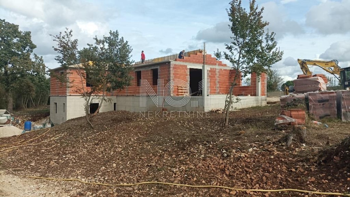 Tinjan - prodaja hiše v Roh-Ba