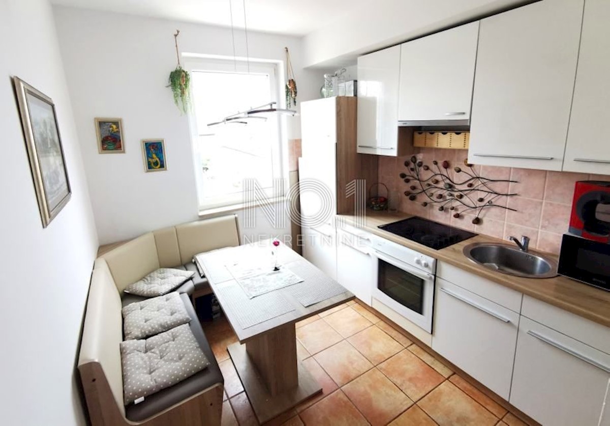 Njivice - Dva apartmaja na odlični lokaciji