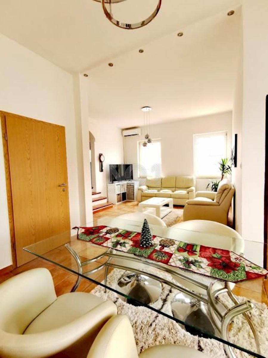 Njivice - Dva apartmaja na odlični lokaciji