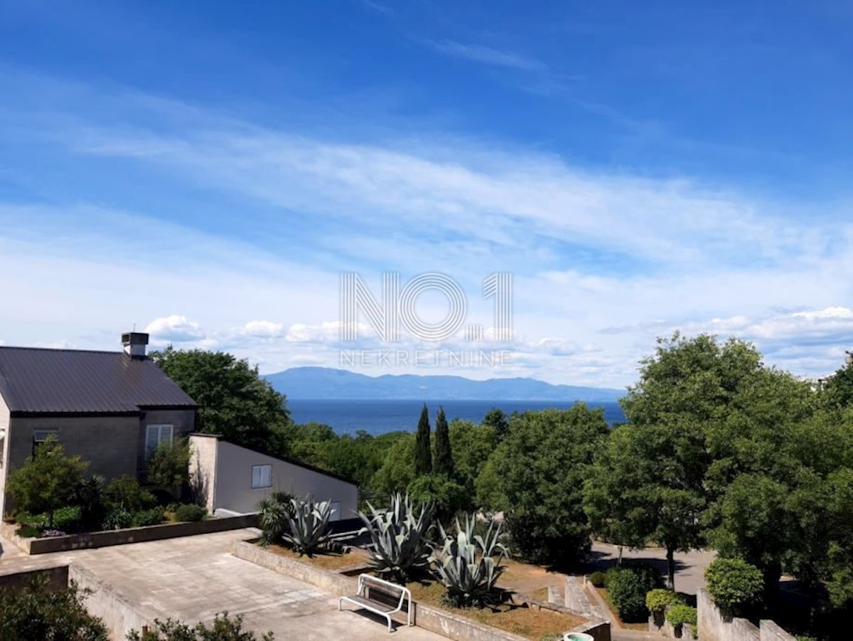 Njivice - Dva apartmaja na odlični lokaciji